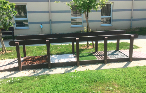 chemin podotactile en plastique recycle 5 cases - CHEMIN PODOTACTILE droit 5 sections ESPACE URBAIN